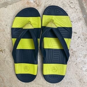 Crocs Flip Flops Unisex Shoes Navy/yellow Stripes Women-9 Men-7 beach vacation